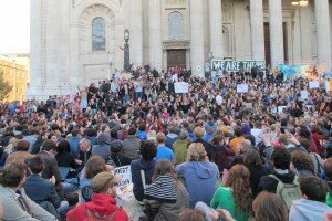 Occupy_London_crowd_assembly