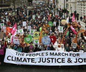 Protesters demonstrate during a rally held the day before the start of the Paris Climate Change Summit, in London, Britain November 29, 2015. REUTERS/Suzanne Plunkett - RTX1WD6Q